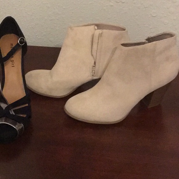 Winter booties! Only worn once! - Picture 2 of 3